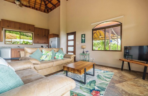 Cascada Azul Maison | Getaway Charming 2-bedroom house secluded with Ocean Breeze