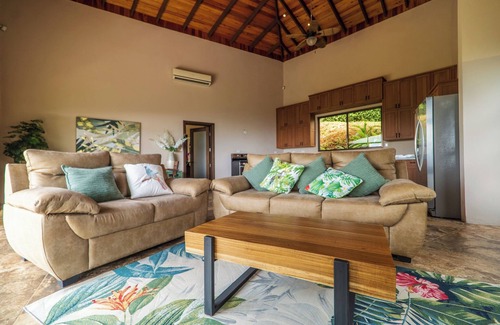 Cascada Azul Maison | Getaway Charming 2-bedroom house secluded with Ocean Breeze