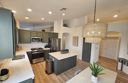 Tucson Maison | Getaway Desert Oasis with Pool, Hot Tub, Privacy, Stunning Views !