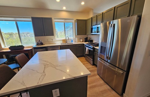 Tucson Maison | Getaway Desert Oasis with Pool, Hot Tub, Privacy, Stunning Views !