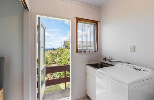 Nukuhau Maison | Getaway on Woodward - Pet Friendly