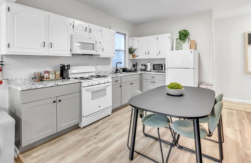 Hackensack River Waterfront Appartement | Getaway Private 2 Bedroom Apt Near NYC