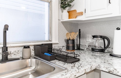 Hackensack River Waterfront Appartement | Getaway Private 2 Bedroom Apt Near NYC