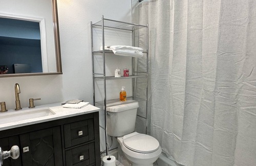 Lutz Appartement | Getaway / Private Suite A, Tranquility 🏡 close to ✈️ beach, mall, park, zoo