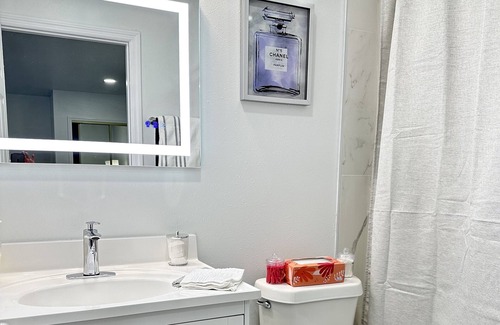 Lutz Appartement | Getaway / Private SUITE B Tranquility 🏡 close to ✈️ beach, mall, park, zoo