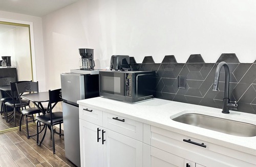 Lutz Appartement | GETAWAY/PRIVATE SUITE C,