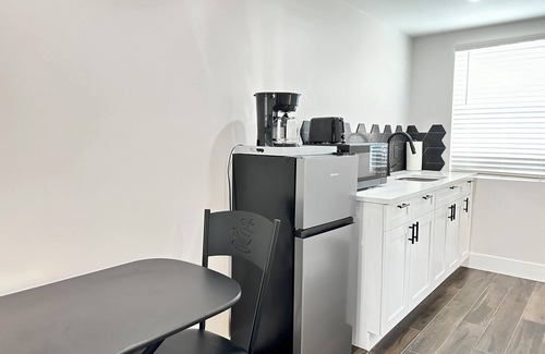 Lutz Appartement | GETAWAY/PRIVATE SUITE C,