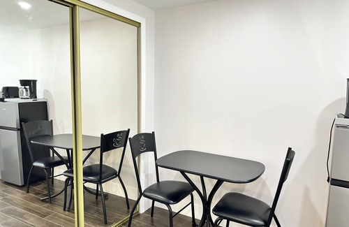 Lutz Appartement | GETAWAY/PRIVATE SUITE C,