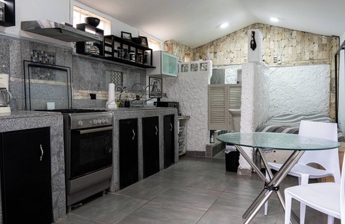 Chorrillos Cabine | Getaway to a cabin by the beach.