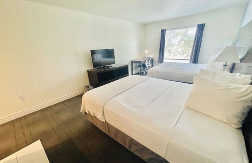Cuero Maison | Getaway Weekend Trip! Comes w/ Free Parking, Minutes from Guadalupe River!