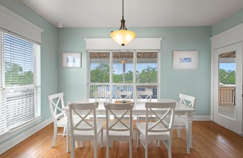 Shoreline Park Maison | Getting Nauti at the Bay