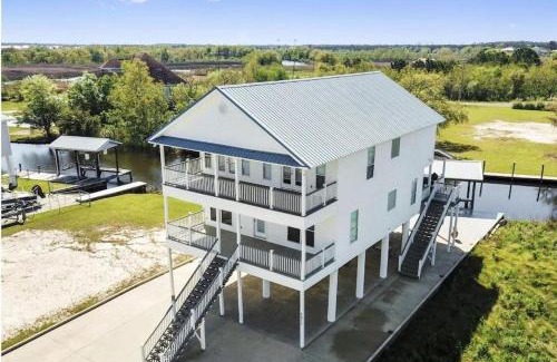 Shoreline Park Maison | Getting Nauti at the Bay