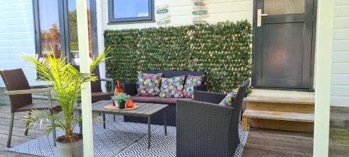 Menaldum Appartement | Gezellige chalet met grote privétuin.