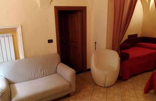 Civezza Appartement | Ggroße Ferienwohnung mit Terrasse, Laden und Restaurant Fußläufig
