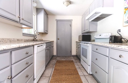 Gig Harbor Maison | Gig Harbor Cozy Get Away, Bring Fido - Park like Backyard