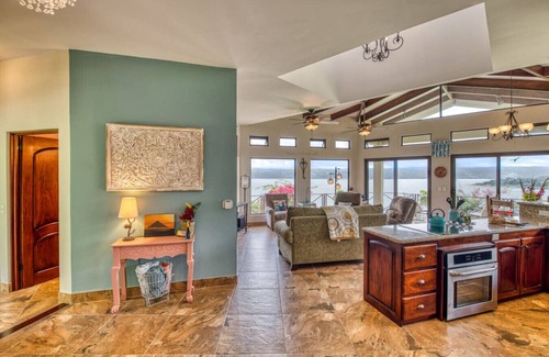 Tronadora Appartement | Imagine sipping your morning coffee as the sun begins to rise just over Vulcan Arenal