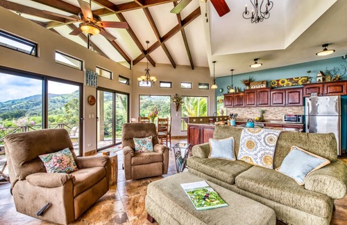 Tronadora Appartement | Imagine sipping your morning coffee as the sun begins to rise just over Vulcan Arenal