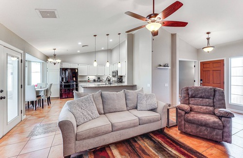 Gilbert Maison | Gilbert Family Home: Games, Private Pool & Patio!
