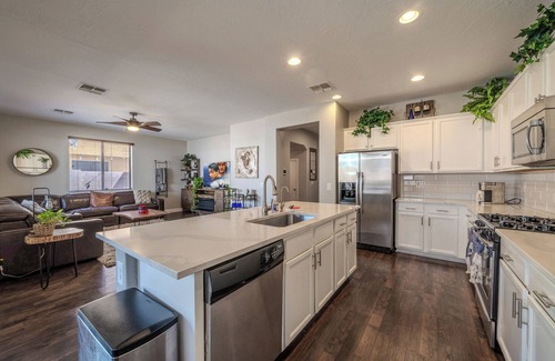 Gilbert Maison | Gilbert Getaway-Immaculate 3 bedroom house