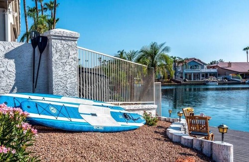 Val Vista Lakes Maison | Gilbert Grand Lakefront Estate & Family Game House