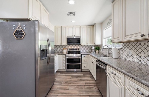 Gilbert Maison | Gilbert Home, à pied du centre-ville, restaurants, vie nocturne 10+ location!