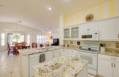 Gilbert Maison | Gilbert Home with Yard, Golf Course On-Site