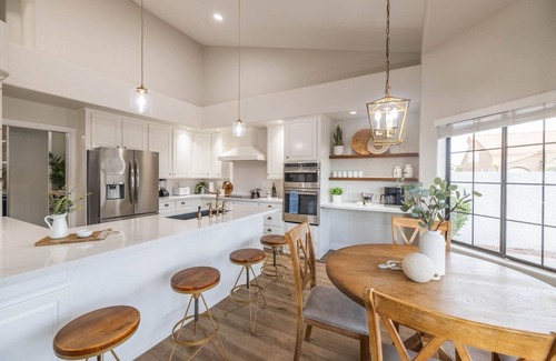 Val Vista Lakes Maison | Gilbert Willow Tree 4 Bedroom Home by Redawning