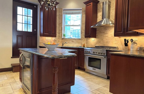 Gold Coast Maison | Gilded Age Gold Coast Mansion with Parking, Deck, Fireplaces