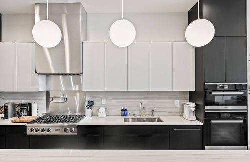SoHo Appartement | Gilded Loft by Rove Travel | 2BR Vibrant Loft