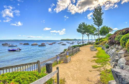 Gilford Maison | Gilford Townhome with Lakefront Beach and Pool Access!