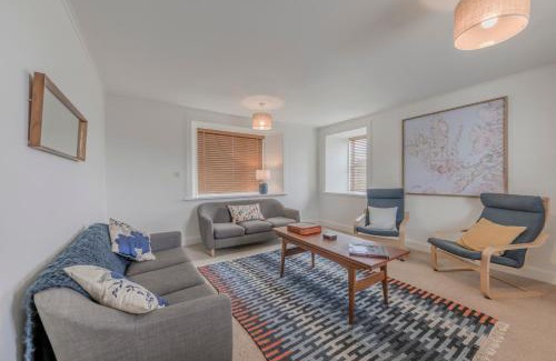 Breakish Maison | Gillean House-Spectacular beachfront property-Skye