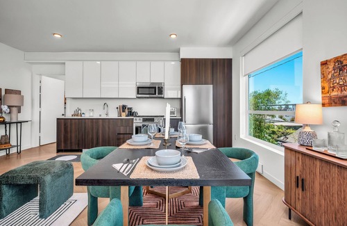 Larchmont Appartement | Gillis House 2BRDM, Pool, Gym, 2 Parking & Views!