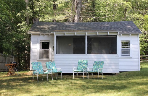 Gilmanton IW Cottage | Gîte Gilmanton - 200 pieds de façade sur l'eau sur Crystal Lake,