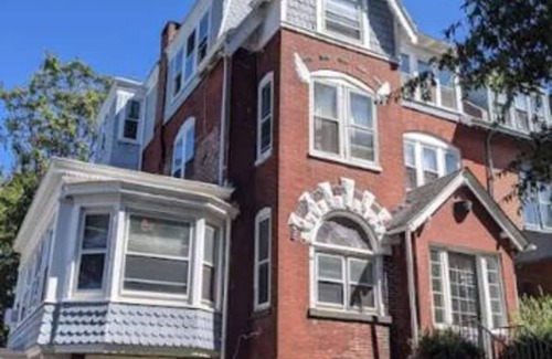 Wilmington Appartement | Gilpin Grand - Renovated space in Trolley Square by RedAwning