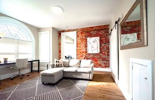 Wilmington Appartement | Gilpin Grand - Renovated space in Trolley Square by RedAwning