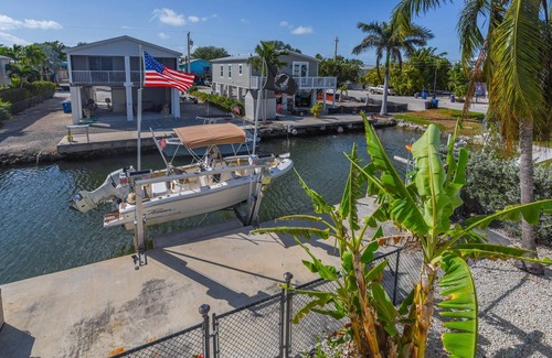 Cutthroat Harbor Estates Maison | Ginger's Paradise, 3 Bed, 2 Bath Canal Front Home in Cudjoe Key
