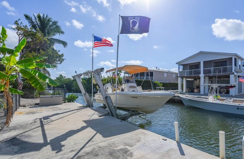 Cutthroat Harbor Estates Maison | Ginger's Paradise, 3 Bed, 2 Bath Canal Front Home in Cudjoe Key