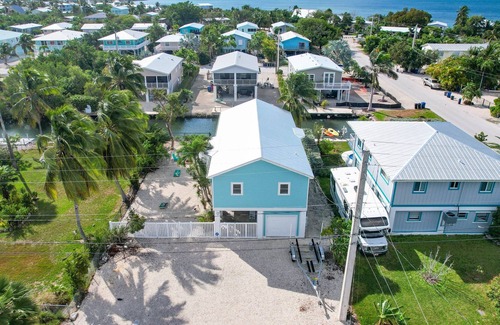 Cutthroat Harbor Estates Maison | Ginger's Paradise, 3 Bed, 2 Bath Canal Front Home in Cudjoe Key