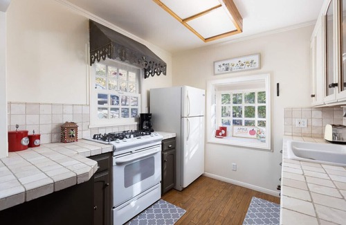 Twin Peaks Maison | Gingerbread Gardens-Relax|Inspire|Create|Privacy