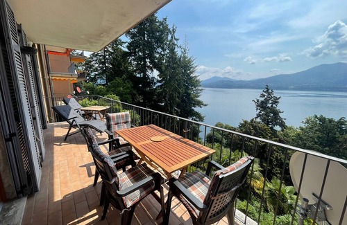 Gonte Appartement | Gioia apartment with lake view and pool