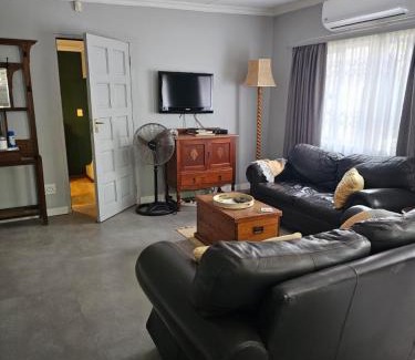 White River Appartement | Giraffe's Rest, Self Catering Studio Apartment