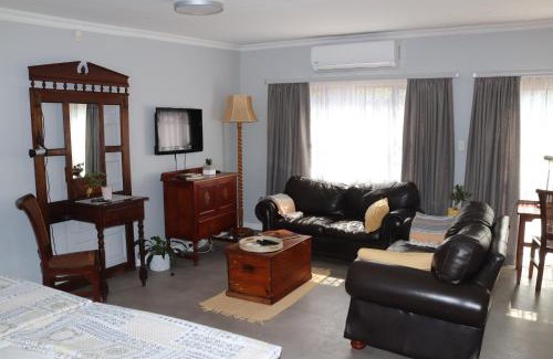 White River Appartement | Giraffe's Rest, Self Catering Studio Apartment