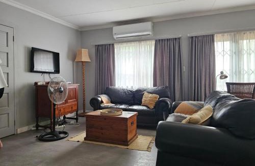 White River Appartement | Giraffe's Rest, Self Catering Studio Apartment