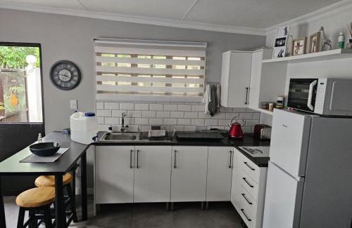 White River Appartement | Giraffe's Rest, Self Catering Studio Apartment