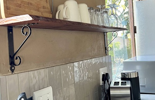 Nelspruit Maison | Giraffes view Guesthouse - LoerieRoep Unit 10