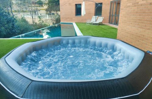 Sant Gregori Appartement | Girona, verde, relax e Infinity Pool