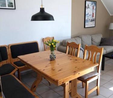 Wenkendorf Appartement | "Giseldas Rosen" - Allergikerfreundliche Ferienwohnung mit Wintergarten