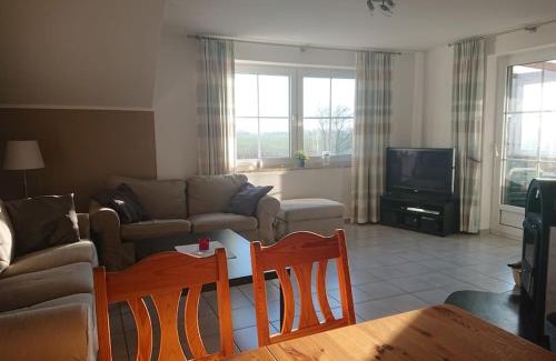 Wenkendorf Appartement | "Giseldas Rosen" - Allergikerfreundliche Ferienwohnung mit Wintergarten