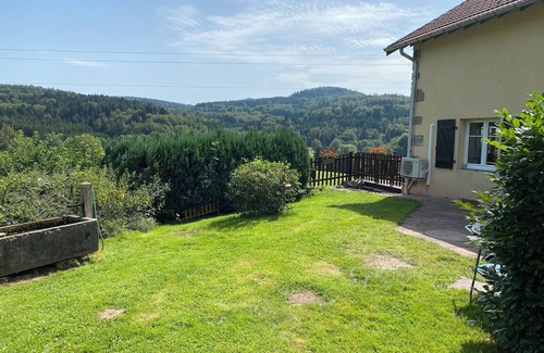 La Chapelle-devant-Bruyeres Appartement | Gîte (1) dans une ancienne ferme en pleine nature
