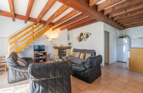 La Gripperie-Saint-Symphorien Maison | Gite Aix Piscine intérieure